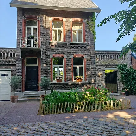 Historic Heritage Mansion Rum i privatbostad Neerpelt